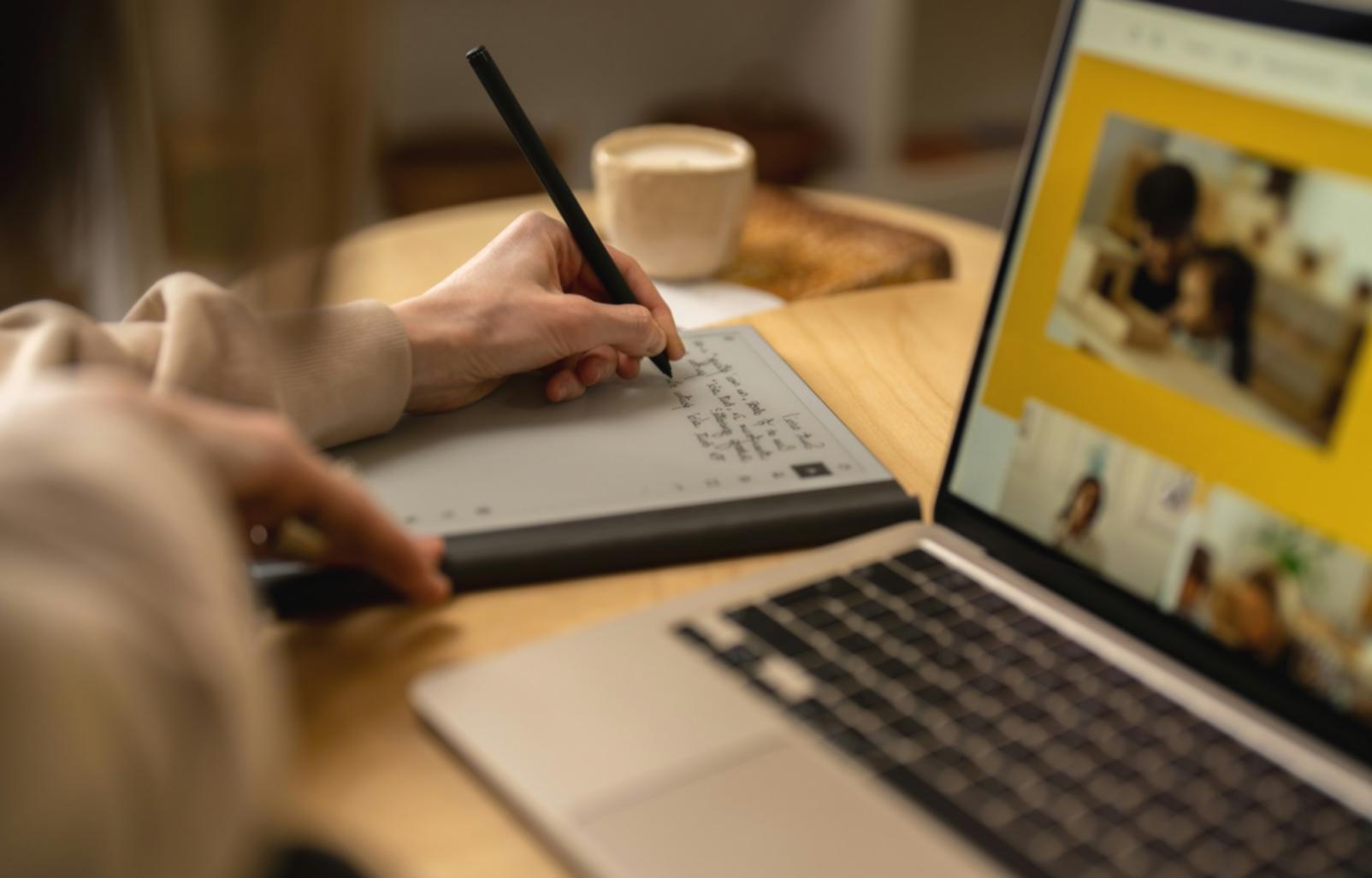 Analyse financière personnalisée avec graphiques et documents de stratégie